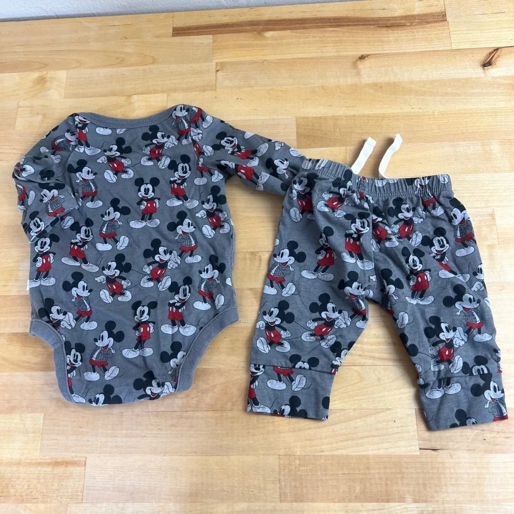 Baby GAP Disney Mickey Mouse Outfit Lot Baby Size 0-3‎ Months Gray Stars Stripes